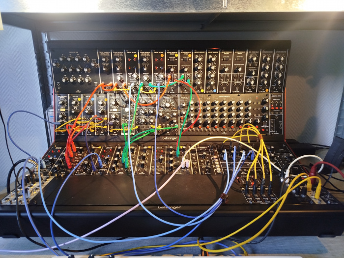 Behringer S55.jpeg